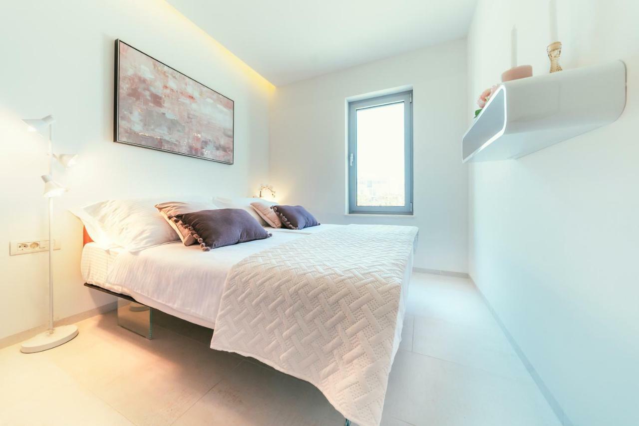 Unique Luxury Designers Apartment Right Next To The Beach Sukosan Exterior photo
